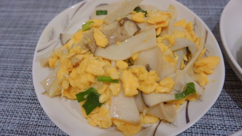杏鲍菇炒鸡蛋