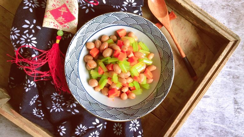 快手小凉菜芹香花生米