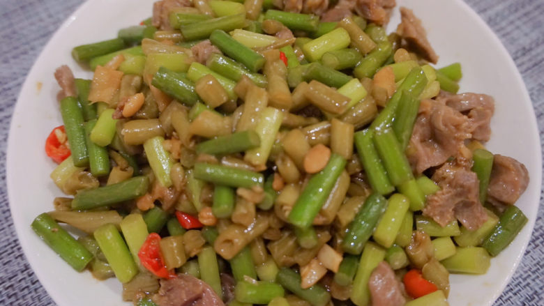 酸豆角炒鸡胗