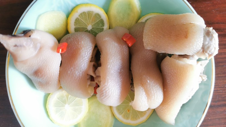 一只有故事的猪手白云猪手