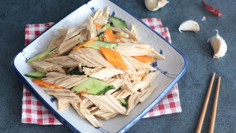 夏日清新小凉菜凉拌腐竹