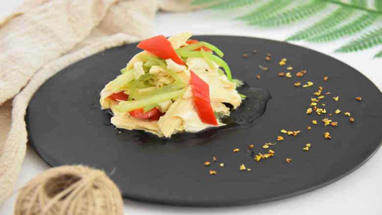 香芹拌腐竹—味道鲜美、清香适口的一道小菜你一定得试试