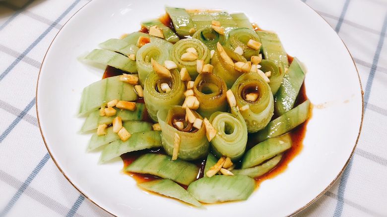 无油凉拌开胃黄瓜可做减肥晚餐