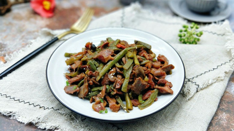 苔干炒鸭胗鸭胗搭配这个菜下饭又下酒