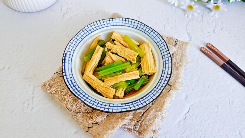腐竹拌芹菜