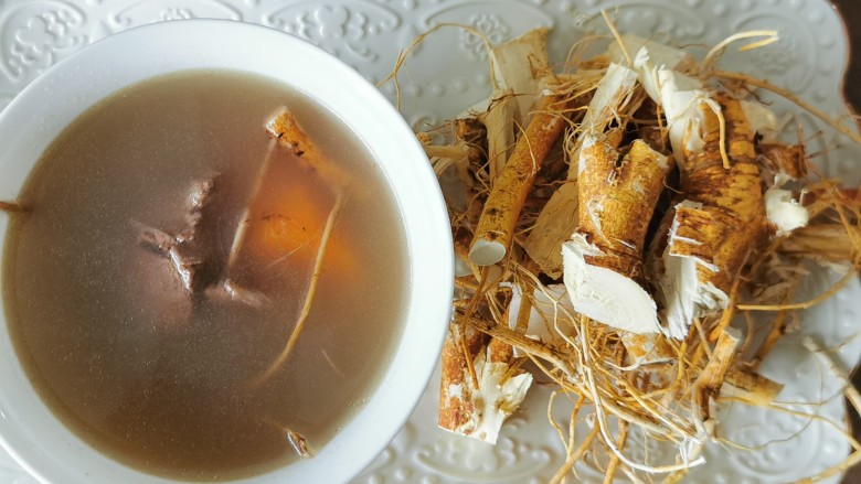 五指毛桃煲猪骨汤