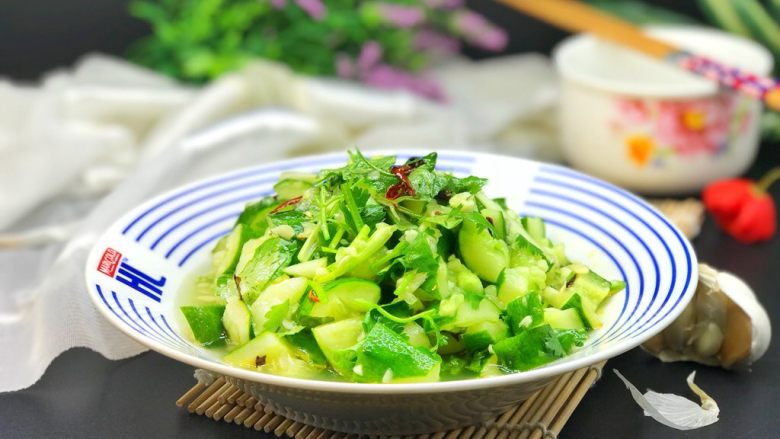 爽口开胃小菜拍黄瓜