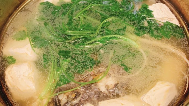 瘦肉豆腐鲫鱼汤