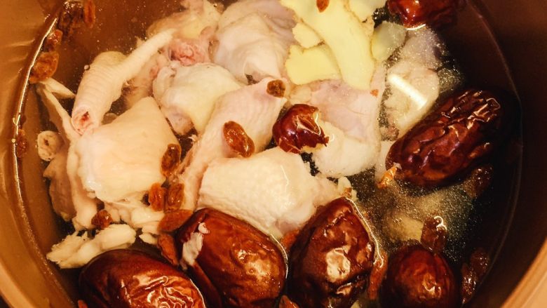 栗子红枣枸杞鸡汤