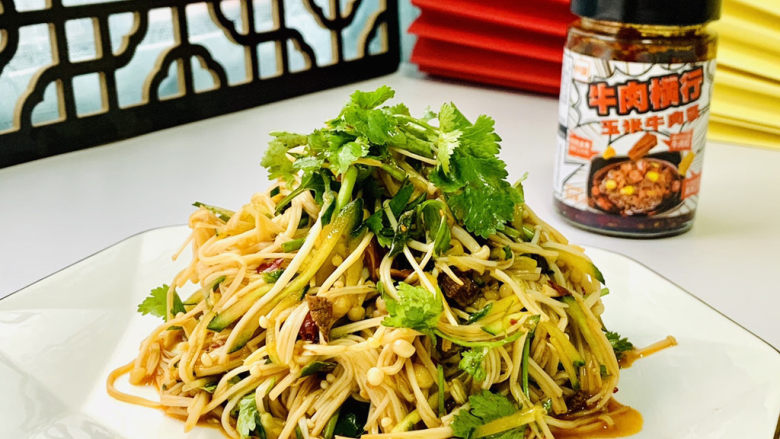 鲜到飞起来的凉拌金针菇黄瓜