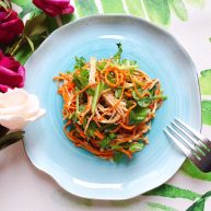 虫草花芝麻菜拌鸡丝