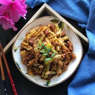 只有在春天才能品尝到的野笋烧肉