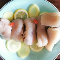 一只有故事的猪手白云猪手