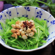 腰果仁炝芹菜