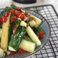 夏天必备凉菜油淋黄瓜清脆爽口鲜香开胃做法简单更健康