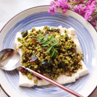 鲍鱼干贝XO酱拌香椿皮蛋豆腐