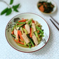芹菜拌腐竹