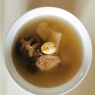 莲子淮山芡实瘦肉汤