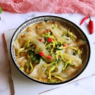 麻酱拌拉皮黄瓜丝