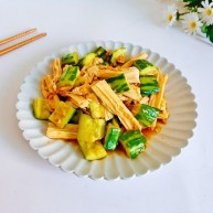 黄瓜拌腐竹