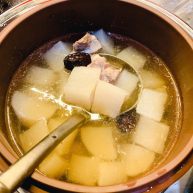 白萝卜排骨汤