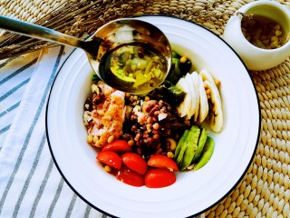 17、吃出好身材,三文鱼沙拉晚餐,浇上油醋汁