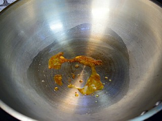 7、红烧排骨,冰糖变成咖啡色