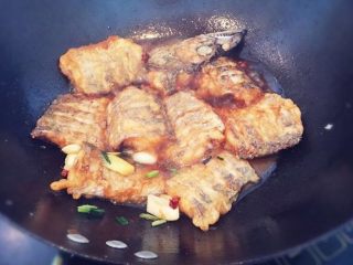 10、糖醋带鱼,等汤汁收干一些就好了。