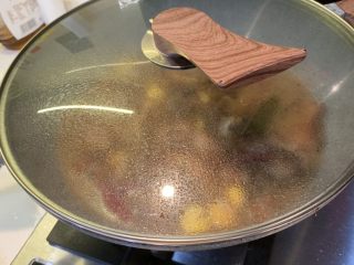 15、板栗炖排骨,小火再焖制20分钟左右