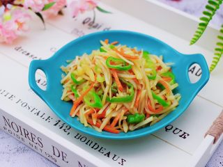 18、家常辣炒土豆丝,成品一