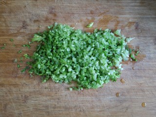 7、抱蛋馄饨——每天叫你的不是梦想,是早餐!,香芹洗净切碎。