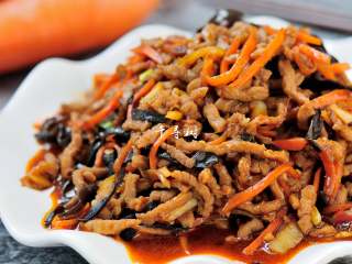 14、经典家常菜之鱼香肉丝（清真牛肉版）,鱼香肉丝细节图，这样一份诱人的菜怎么能不让人多吃一碗饭呀。