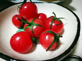 4、糖尿病菜谱～鹰嘴豆蔬菜沙拉,樱桃番茄洗净