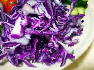 7、糖尿病菜谱～鹰嘴豆蔬菜沙拉,紫甘蓝切丝