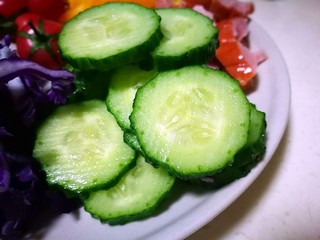8、糖尿病菜谱～鹰嘴豆蔬菜沙拉,黄瓜切片