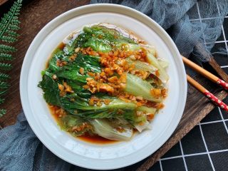 12、蚝油生菜,再倒入盘中，开吃