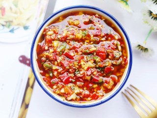 11、万能秘制辣椒油,炒菜煮面来一勺,胃口大开,无敌爽,喜欢的试一试哦!