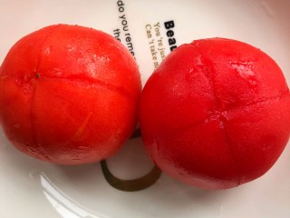 3、番茄金针菇,起皮备用