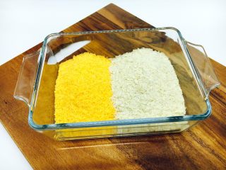 17、会跳舞的大土豆,把红白面包糠放在容器里