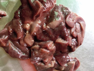 4、青椒炒猪肝,猪肝切薄片