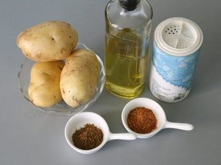 1、孜然土豆,准备好所需要的食材。