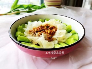 12、银耳拌黄瓜,成品。