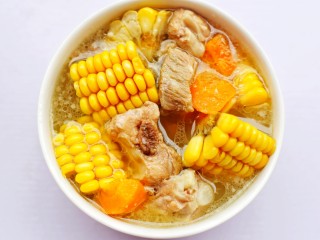 16、【宝宝辅食】胡萝卜玉米排骨汤,健康营养补钙。