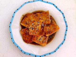 17、＃吃豆腐＃鱼香豆腐,撒上熟黑白芝麻即可