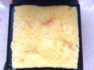 18、鸡脯肉沙拉三明治,放上备好的土司