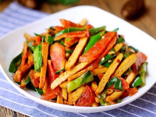 12、腊肠炒香干,成品。