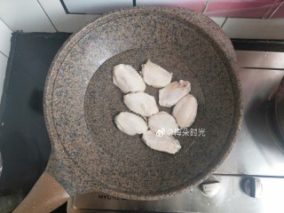 2、可乐鸡翅,焯水,捞出