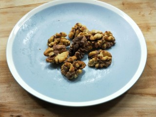 8、了不起的小番茄+家常健脑菜,核桃仁放烤箱，170度7分钟。