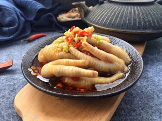 24、凉拌麻辣鸡爪,成品