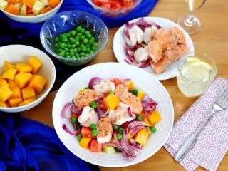 12、百变水果  三文魚虾仁芒果沙拉,这样的晚餐没有负担，营养又全面。